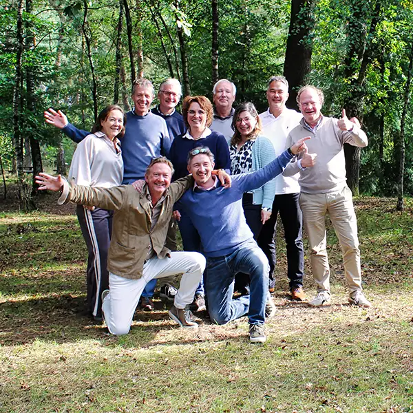 Ons bureau - First Day Adviseurs analyseren data en strategie tijdens teamoverleg